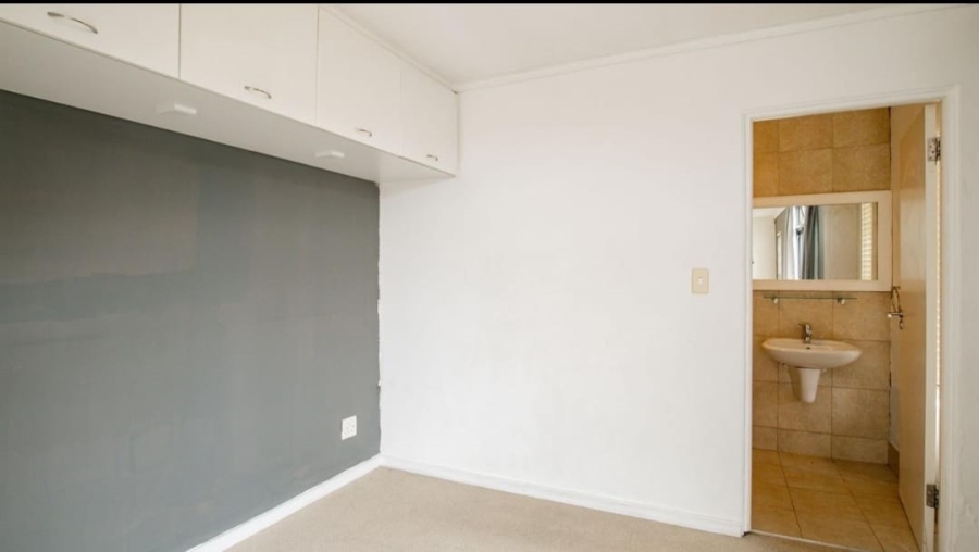 To Let 1 Bedroom Property for Rent in Wynberg Upper Western Cape